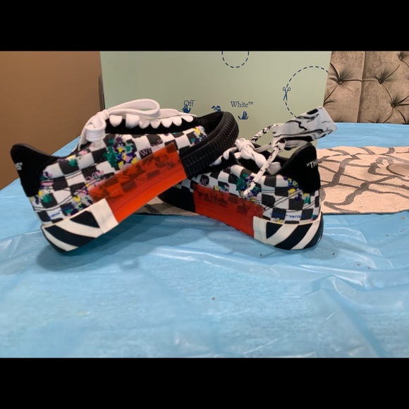 Off-White vulcanized sneakers - Picture 4 of 6